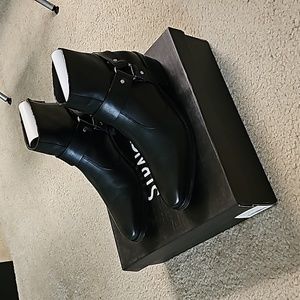 Straight to hell leather harness boots size 9.5